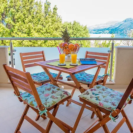 Apartments Sekondo *