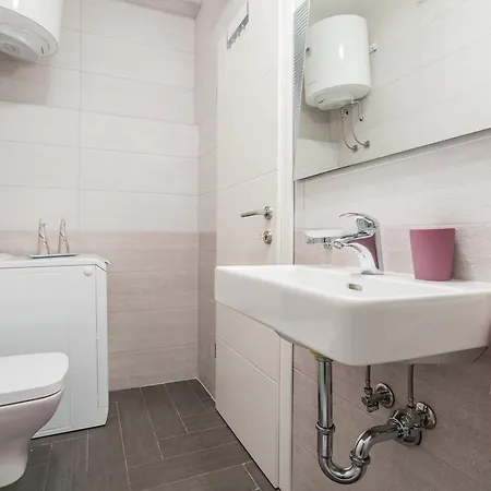 Apartments Sekondo 아파트 챠브타트