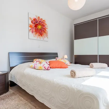 아파트 Apartments Sekondo