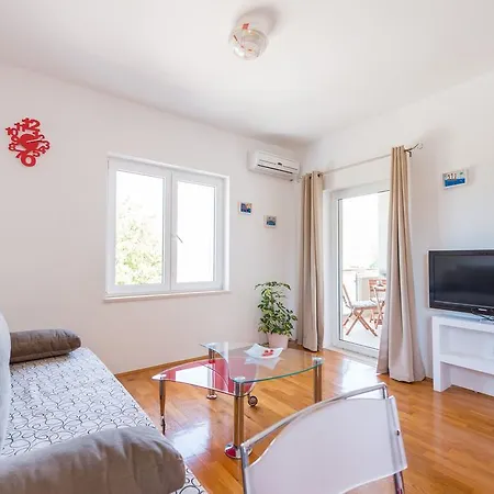 아파트 Apartments Sekondo *