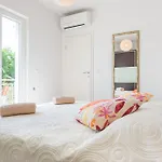 Sekondo Apartment *