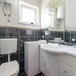 Sekondo Apartment *