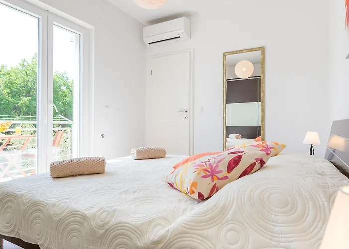 Apartments Sekondo Apartman *