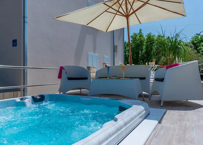 Apartments Sekondo *