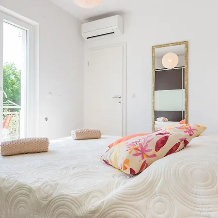 Sekondo Apartamento *