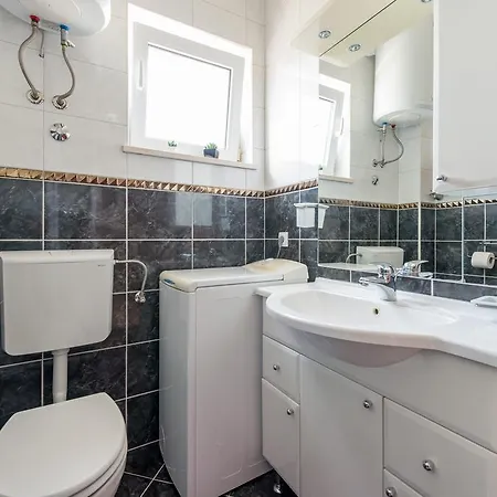 Sekondo Apartamento *