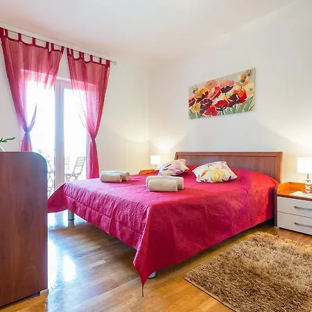 Sekondo Apartamento *